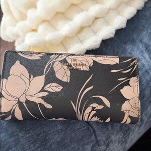 Kate Spade ♠️ Floral Wallet EUC